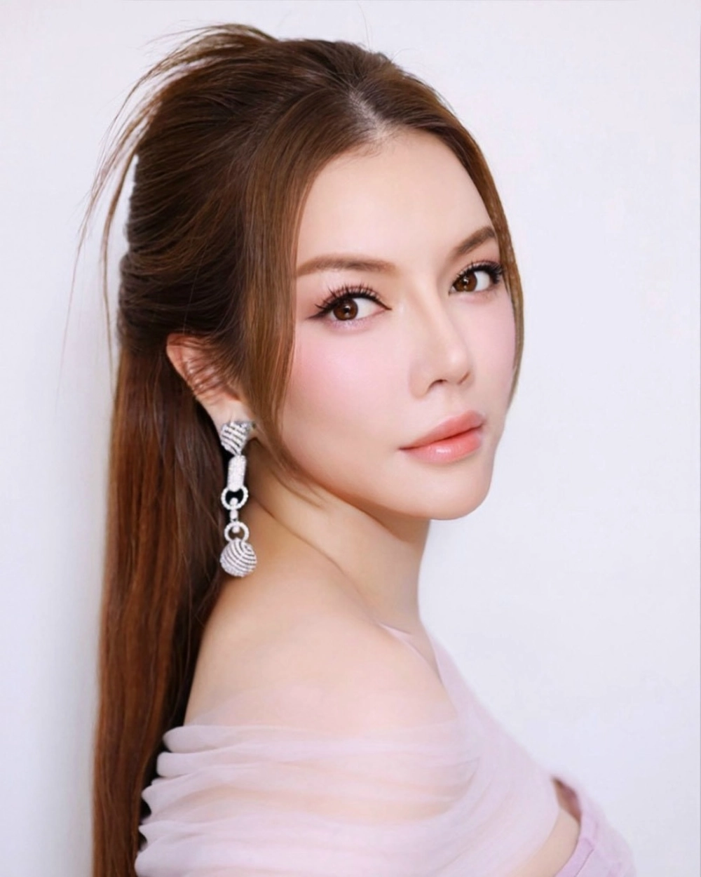 Hình nền gái xinh đẹp 4k miễn phí.