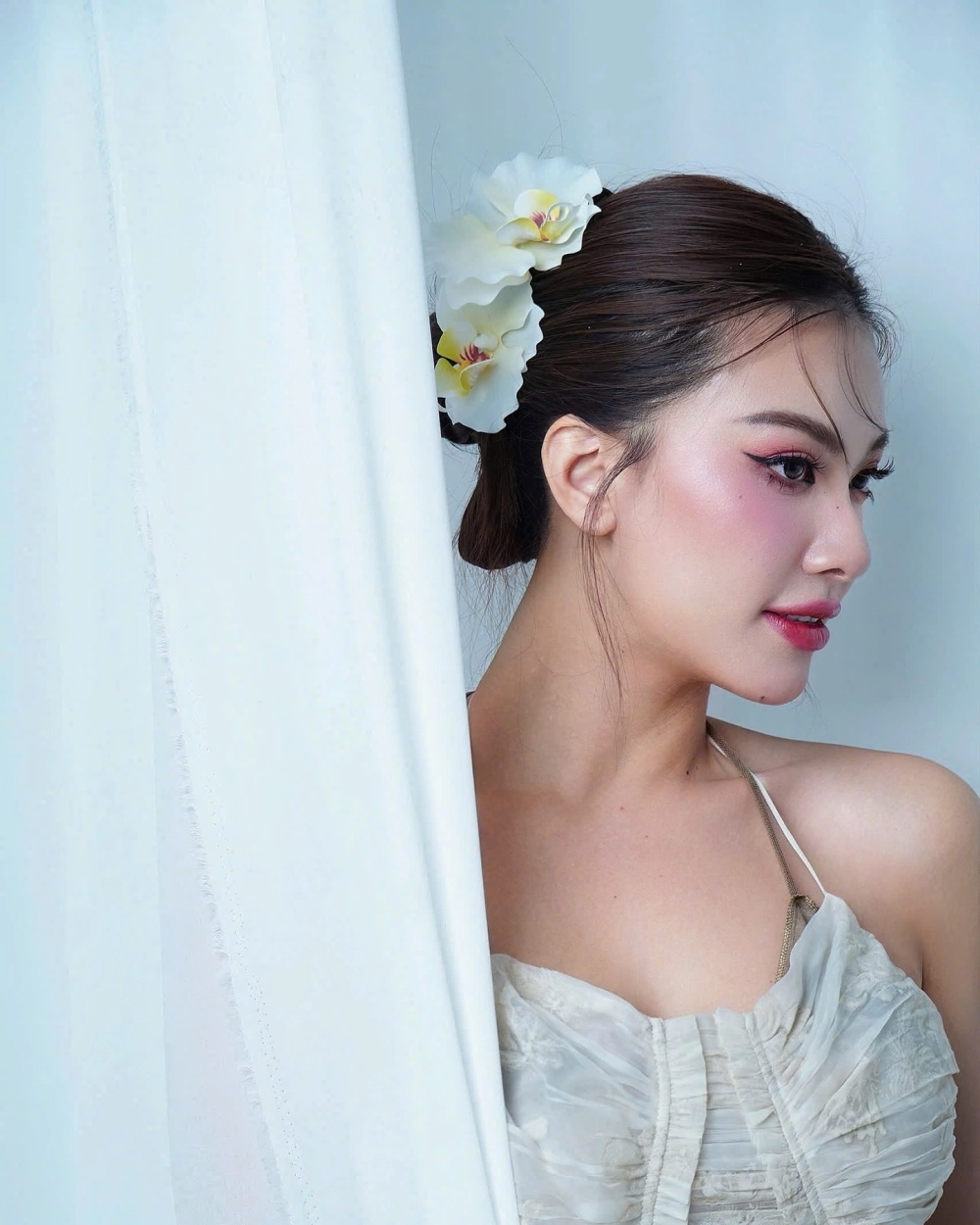 Hoa hậu hoàn vũ Kim Duyên đẹp rực rỡ trong mọi bộ trang phục