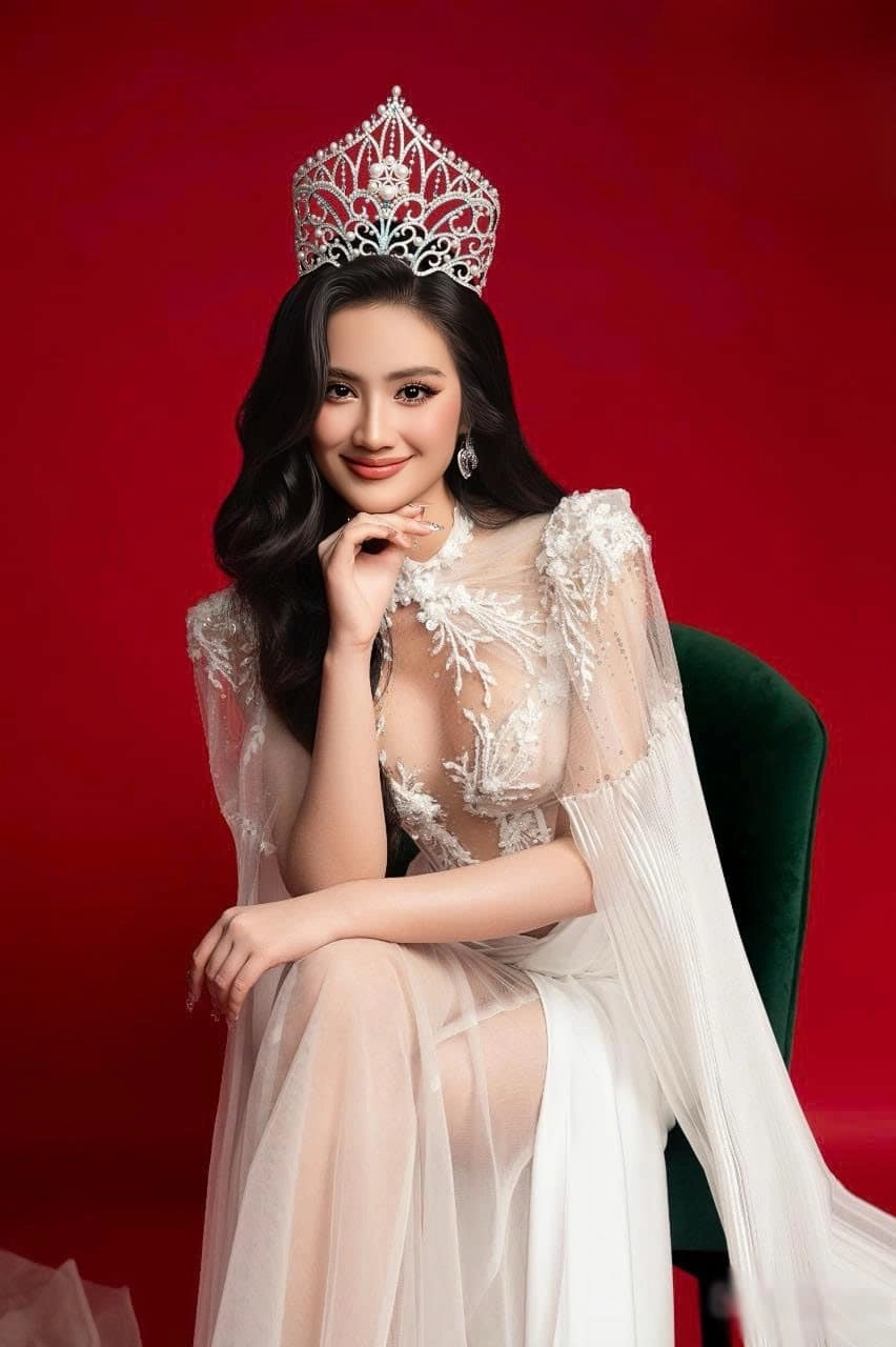 Hoa hậu Ý Nhi về nước sau khi đạt nhiều thành công