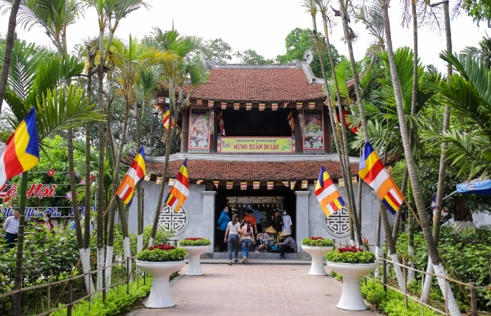 Hòa mình vào lễ hội chùa bút tháp bắc ninh rộn ràng sắc xuân