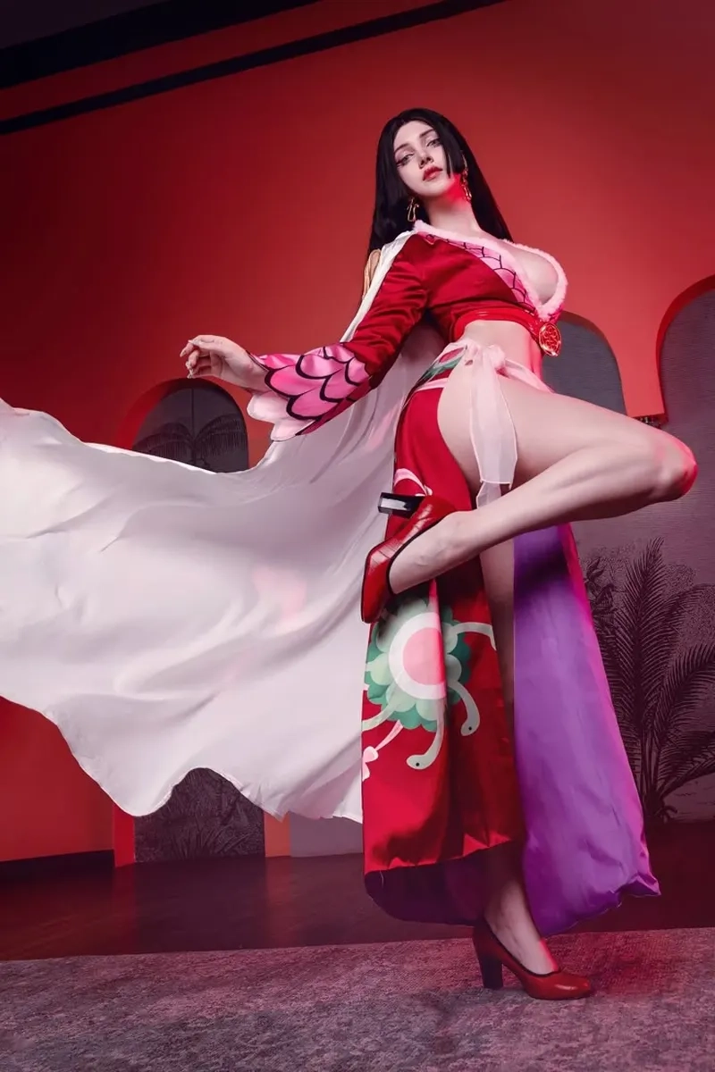 Hóa thân hoàn hảo trong Boa Hancock cosplay