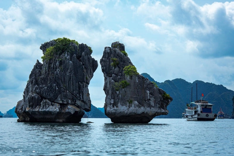 Hòn trống mái nằm ở tỉnh quảng ninh đẹp