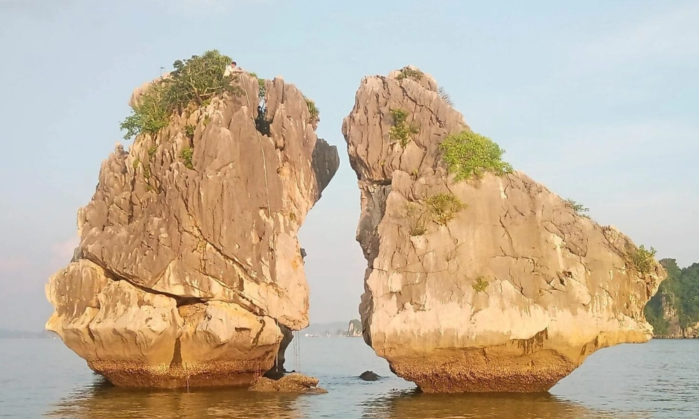 Hòn trống mái ở quảng ninh biểu tượng tình yêu