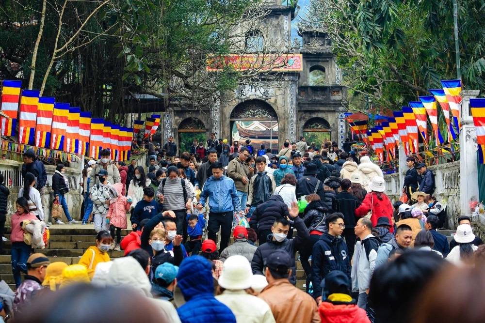 Khai hội Chùa Hương tổ chức long trọng vào mùng sáu Tết âm lịch