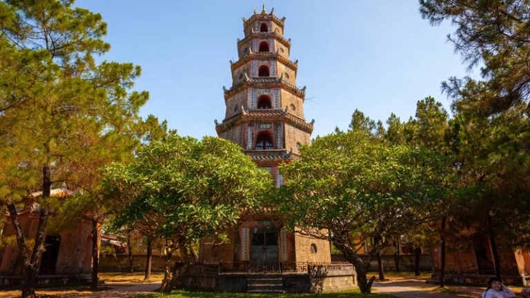 Khám Phá Chùa Thiên Mụ Huế qua những hình ảnh chân thực