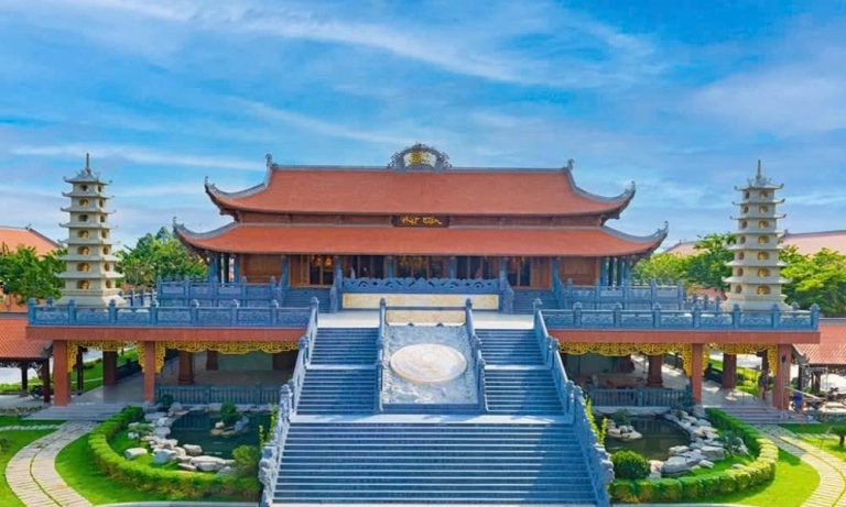 Khám phá chùa Vĩnh Nghiêm giữa lòng Sài Gòn nhộn nhịp