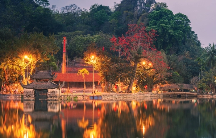 Khám phá di tích chùa thầy qua từng di sản