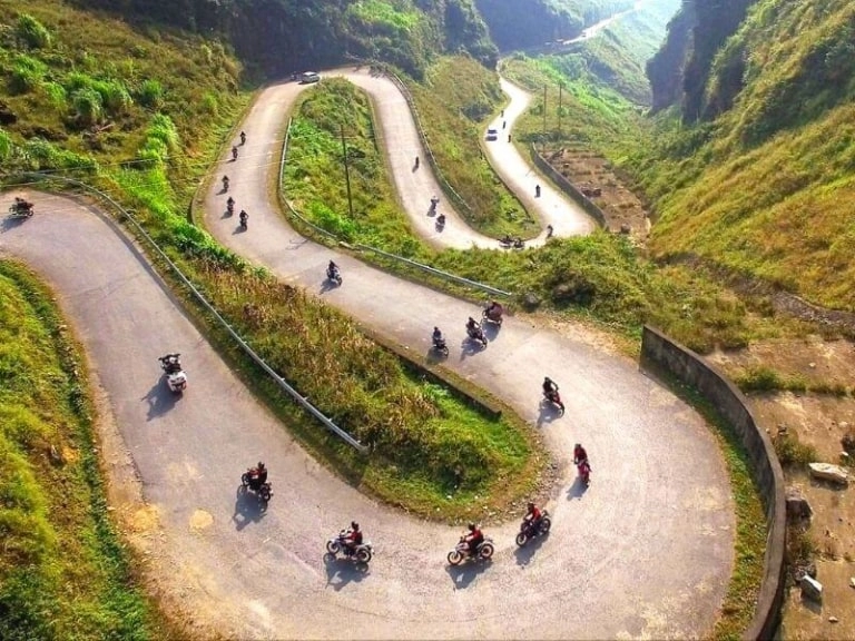 Khám phá đường đèo mã pí lèng ngoằn ngoèo