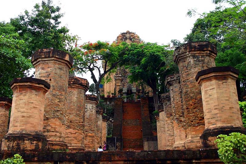 Khám phá tháp bà ponagar xây dựng năm nào