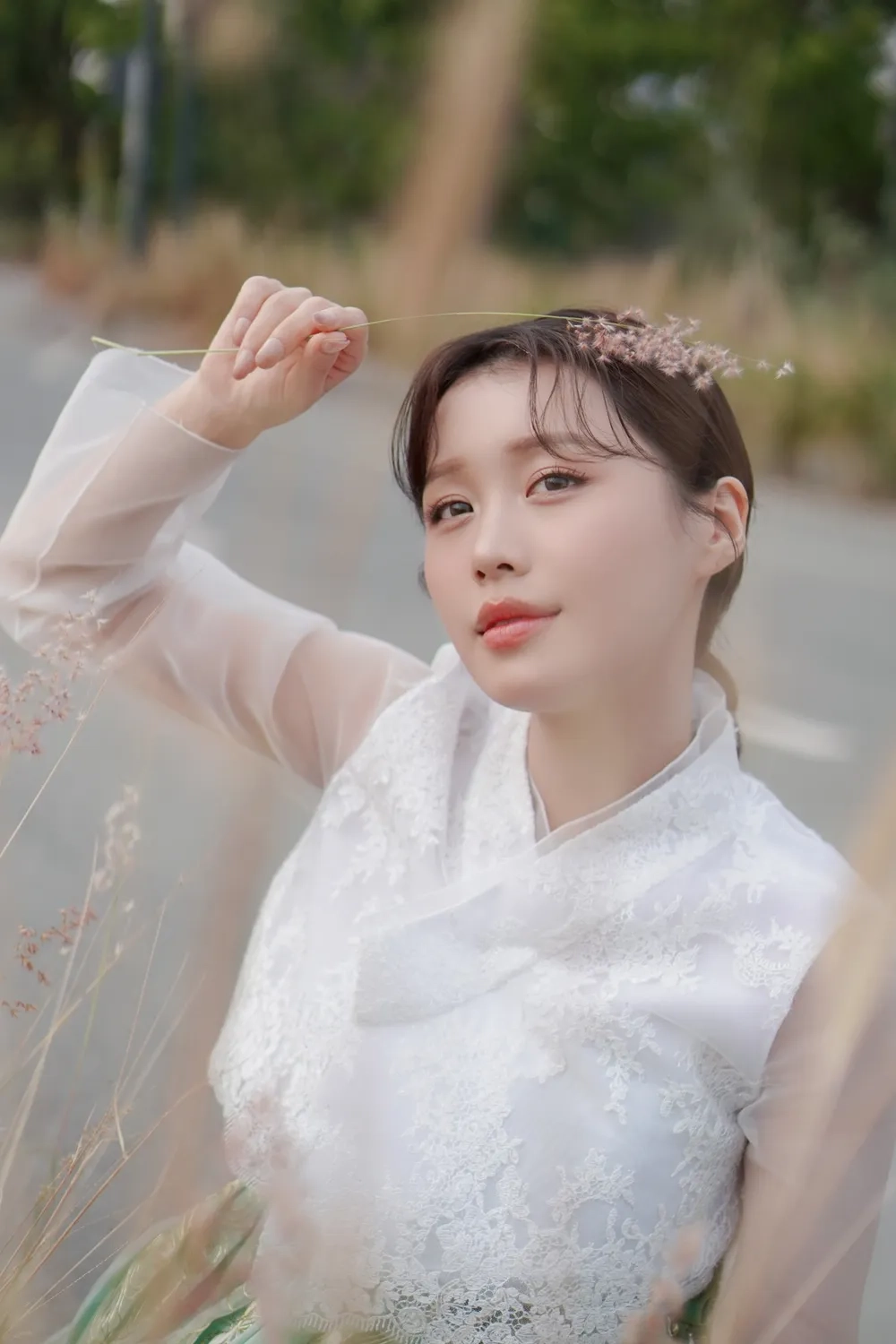 Không khí lễ hội ngập tràn cùng Han Sara Giáng Sinh