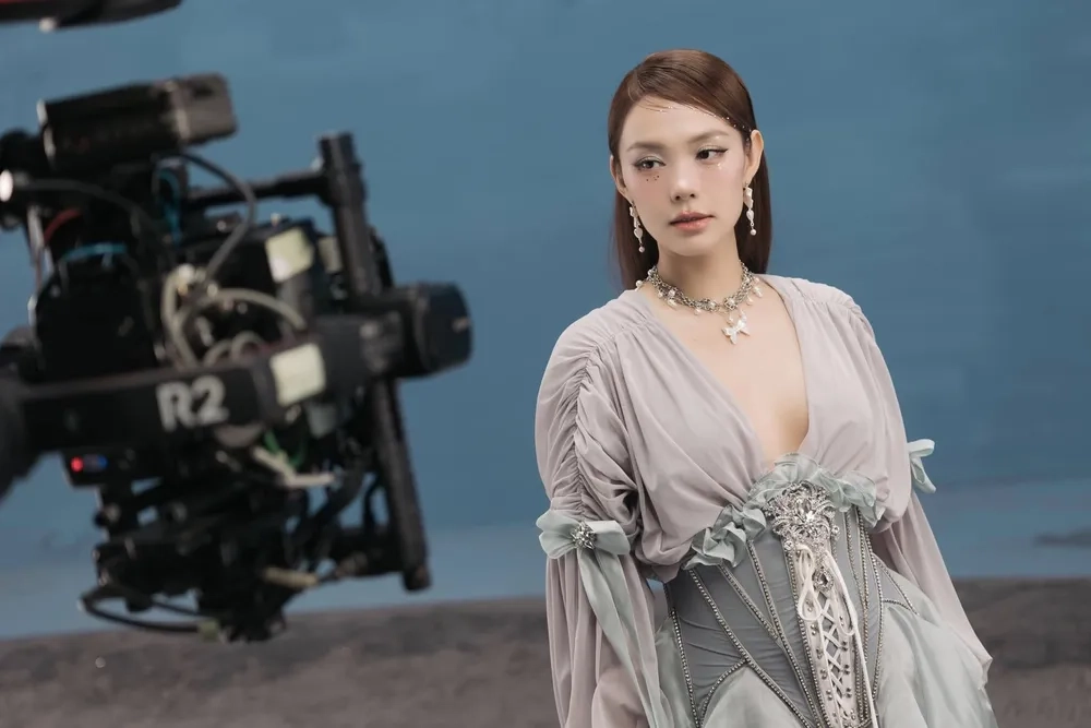Không thể rời mắt khỏi Minh Hằng livestream