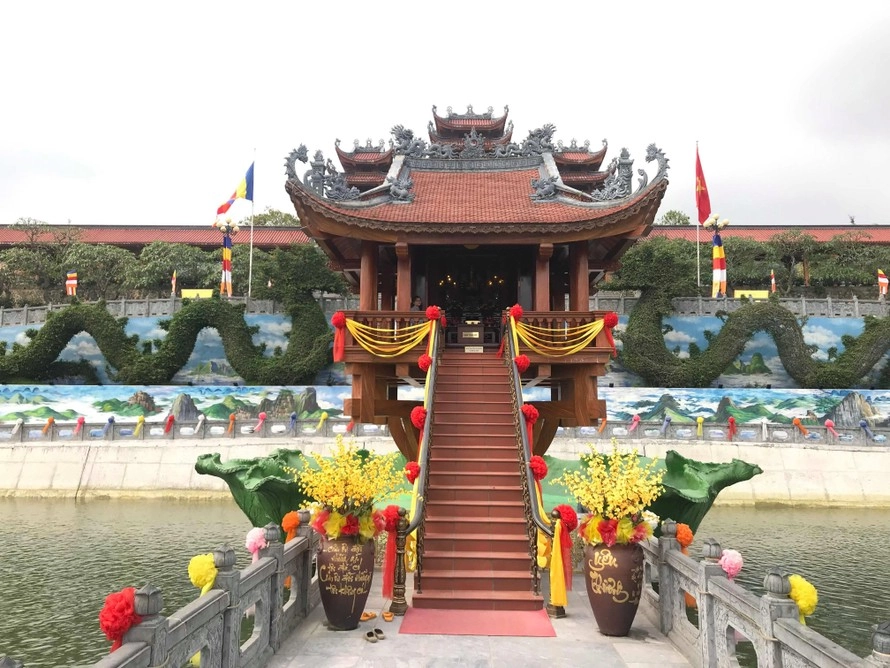 Kinh nghiệm đi chùa ba vàng là lựa chọn lý tưởng cho những ai muốn tìm hiểu văn hóa tâm linhKinh nghiệm đi chùa ba vàng là lựa chọn lý tưởng cho những ai muốn tìm hiểu văn hóa tâm linh