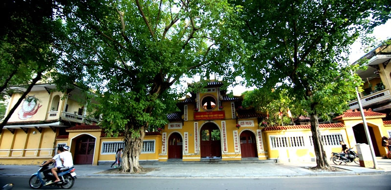 Kinh nghiệm đi chùa quán sứ là nên đến vào buổi sáng sớm
