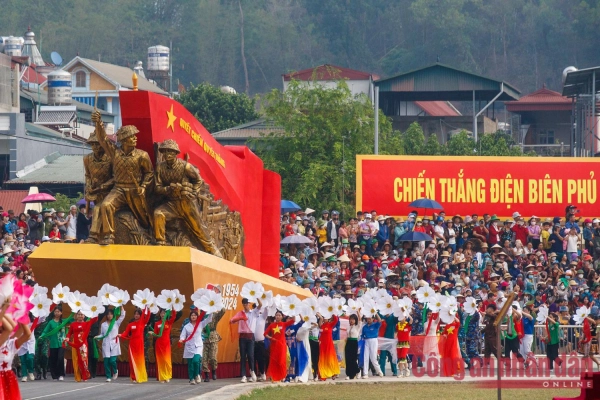 Kỷ niệm 70 năm chiến thắng lịch sử điện biên phủ vinh quang