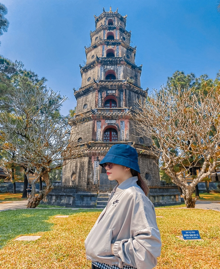 Lắng nghe thuyết minh về Chùa Thiên Mụ thú vị
