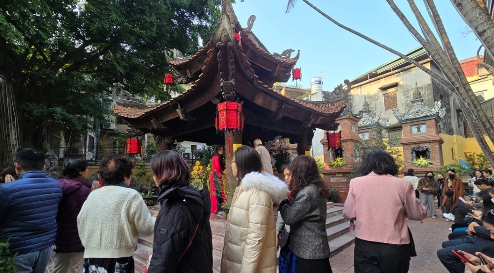 Lễ Chùa Phúc Khánh, nên mặc trang phục kín đáo và lịch sự