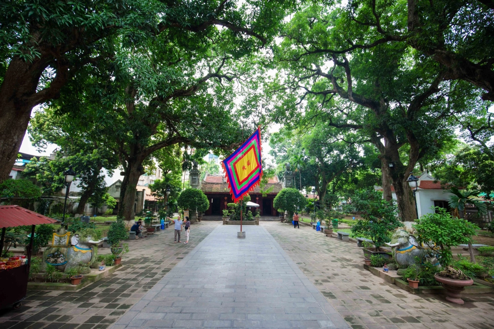 Lễ hội đền quán thánh, tổ chức vào mùa xuân hằng năm