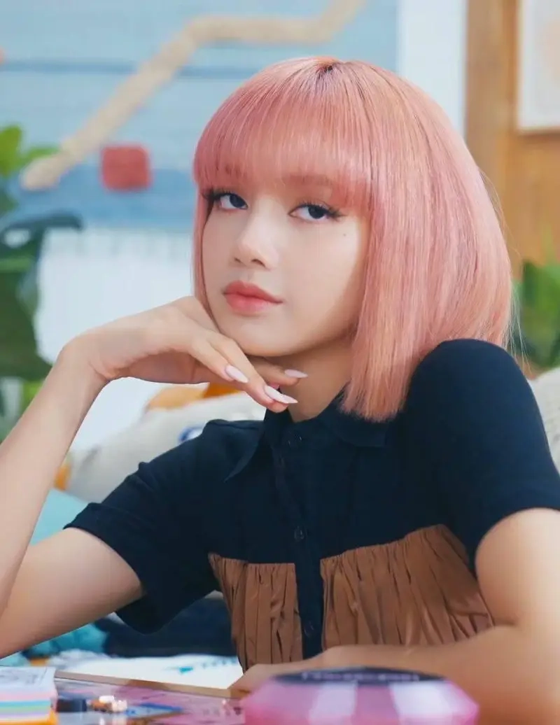 Lisa tóc hồng cảm hứng làm đẹp từ thần tượng Kpop