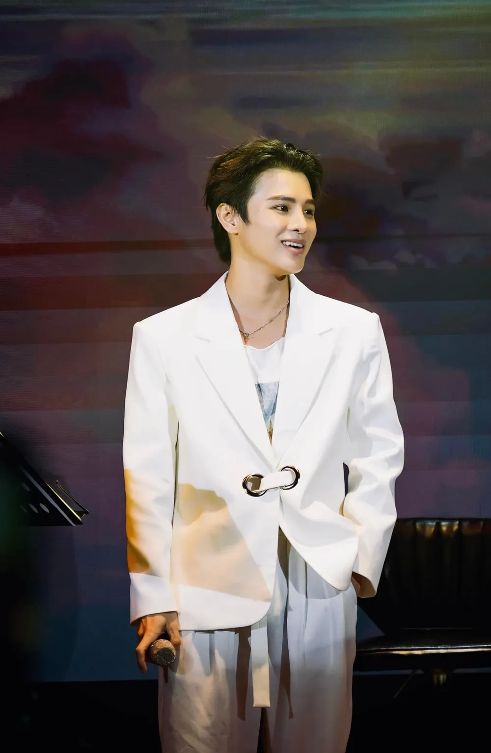 Lời ca sâu sắc trong Phạm Đình Thái Ngân Tay nắm tay rời lyrics