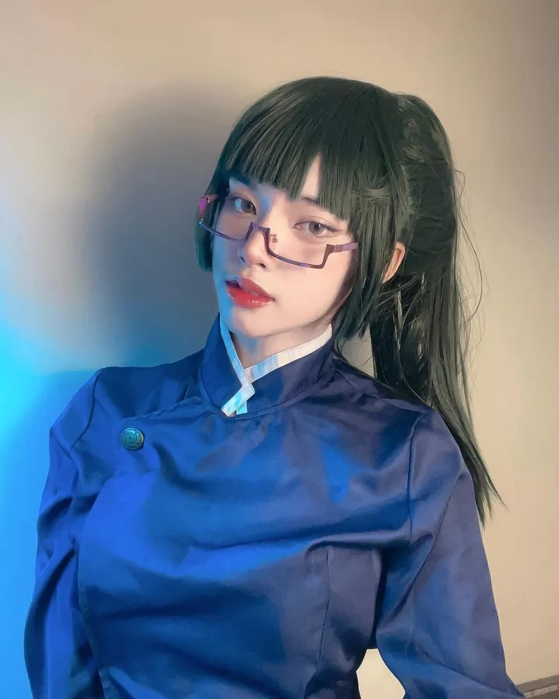 Maki cosplay nổi bật trong bộ trang phục mạnh mẽ