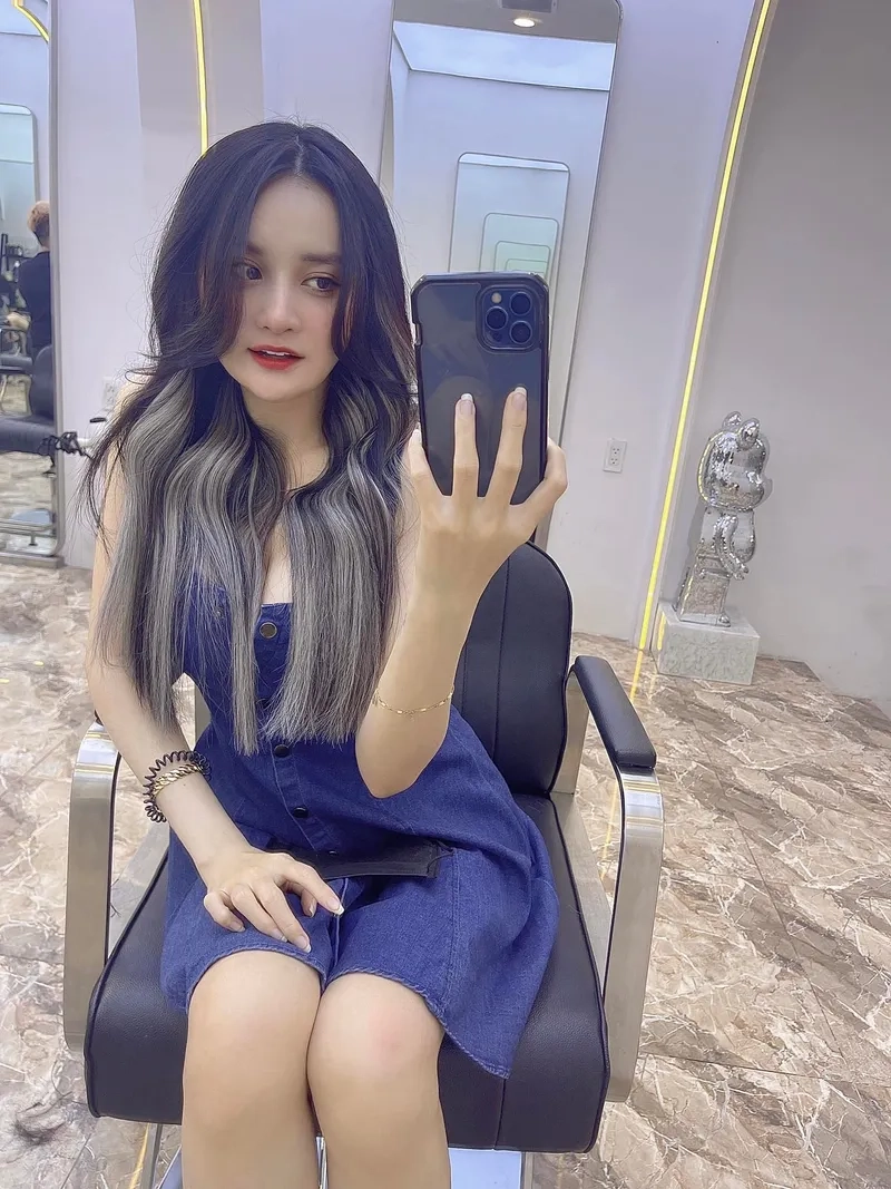 Màu tóc light đẹp phong cách cá tính