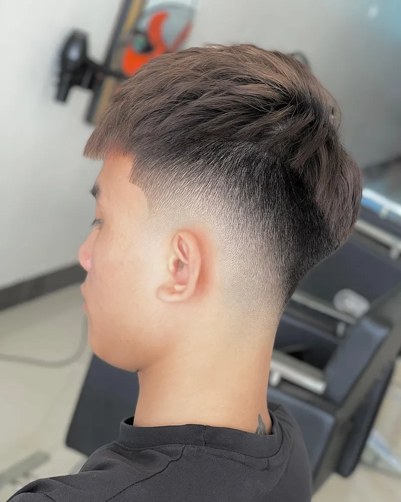 Màu tóc socola đen giúp bạn nổi bật giữa đám đông