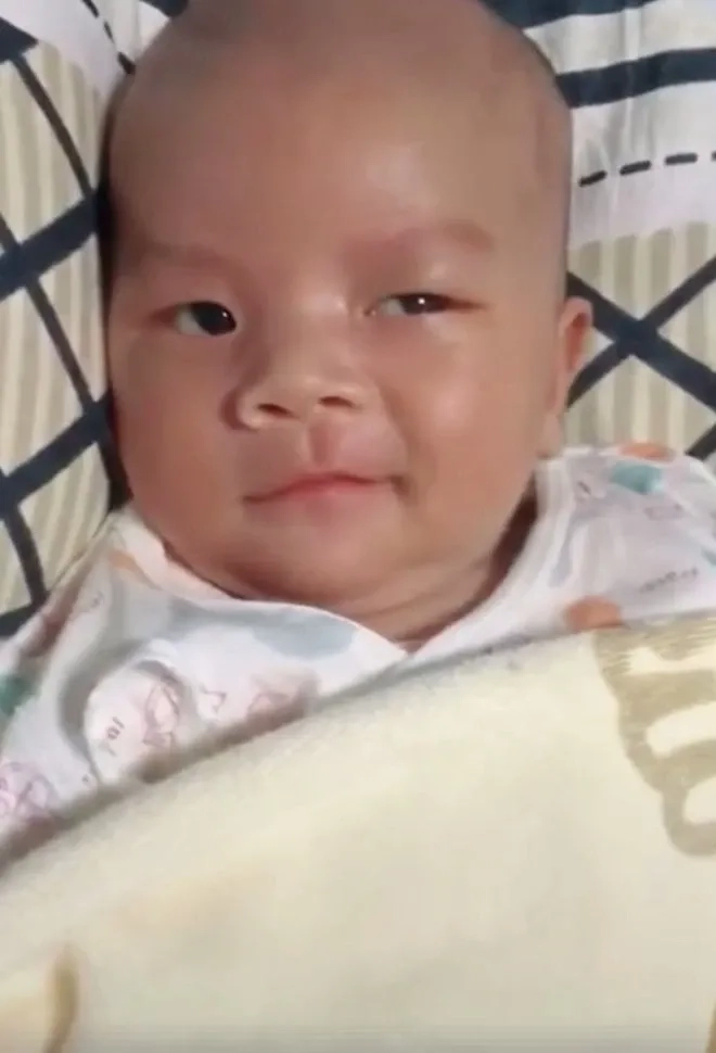 Meme cười mỉm với những biểu cảm nhẹ nhàng nhưng không kém phần đáng yêu!