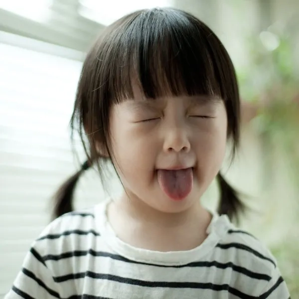 Meme em bé mới ngủ dậy cực kỳ dễ thương và vui nhộn