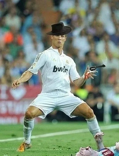 Meme ronaldo cry hài hước nhưng cũng đầy cảm xúc thật