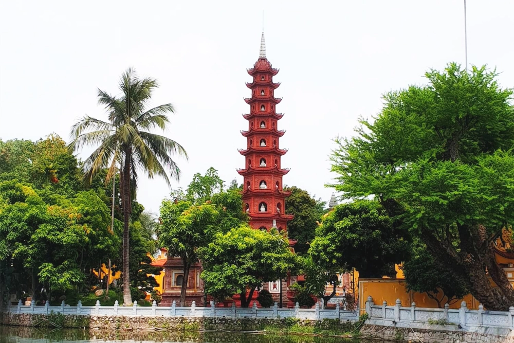 Mỗi người đến đều muốn đi chùa trấn quốc cầu gì
