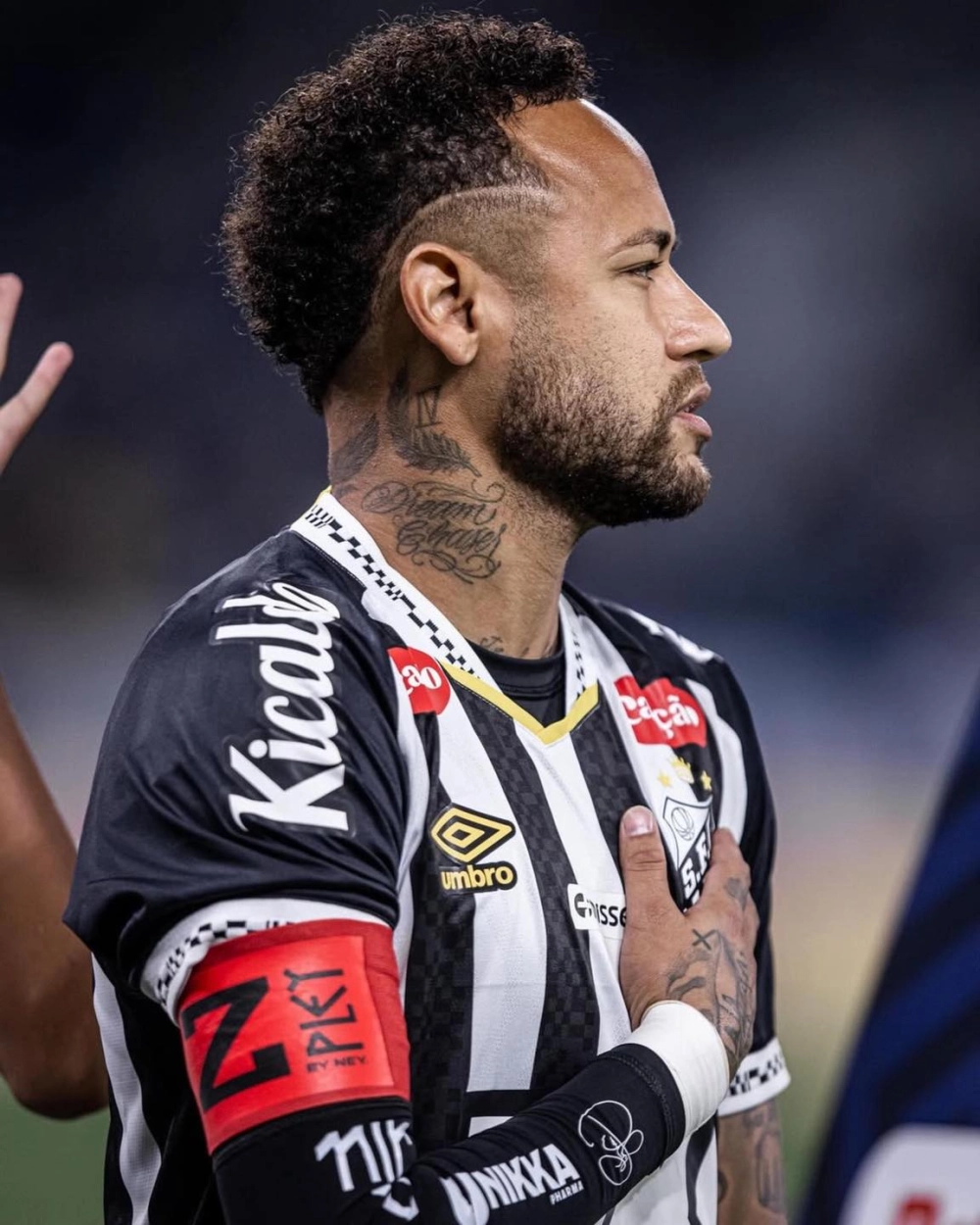 Neymar jr. skills nổi bật với kỹ năng rê bóng điêu luyện.