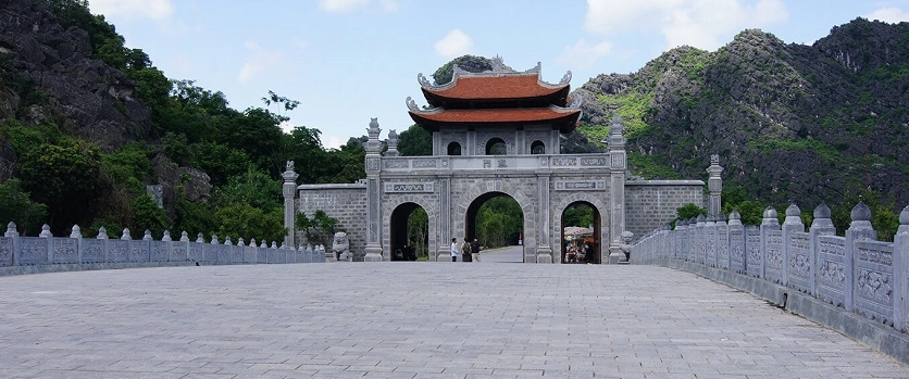 Ngắm cổng thành hoa lư qua những bức ảnh cổ kính