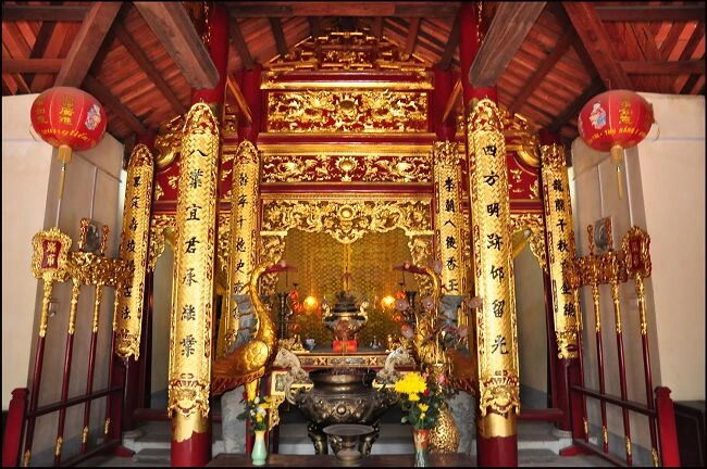 Nghe kể sự tích đền đô huyền thoại