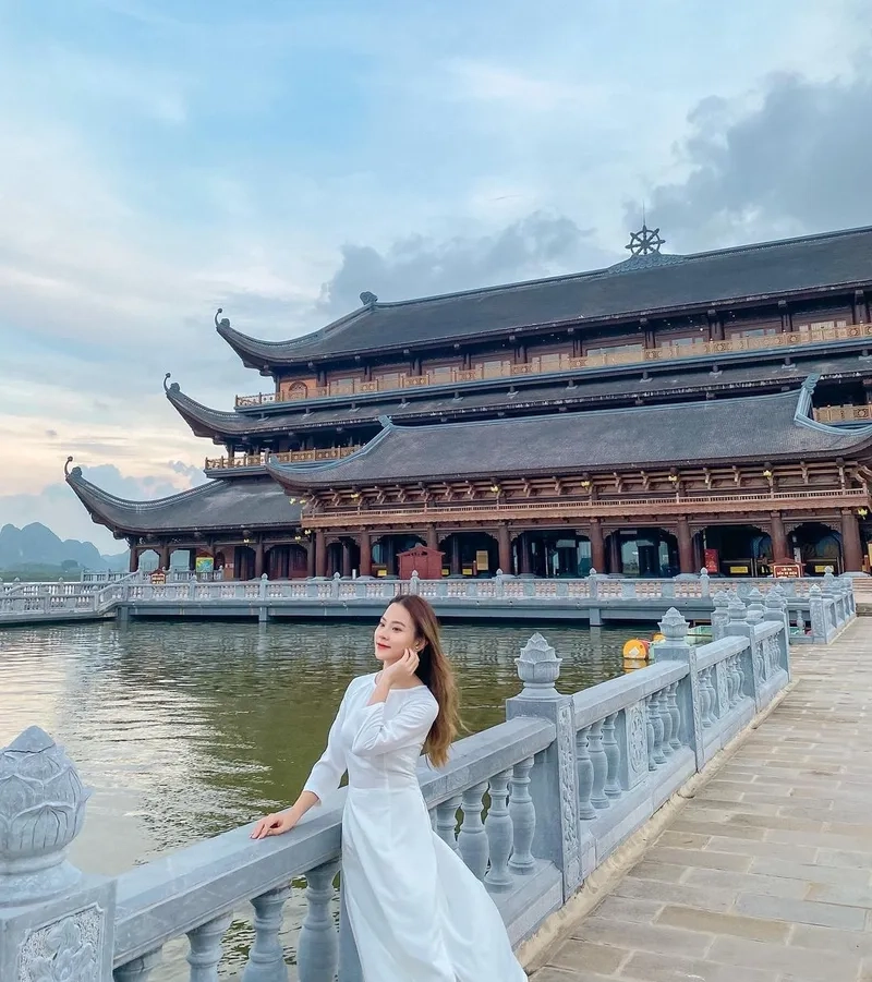 Ngôi Chùa Tam Chúc là một trong những ngôi chùa lớn và đẹp nhất ở Việt Nam