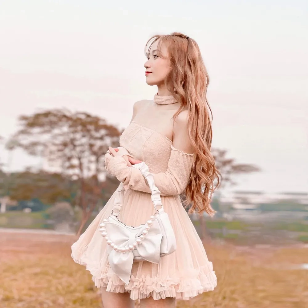 Nổi bật trong trào lưu làng lá Đào Lê Phương Hoa