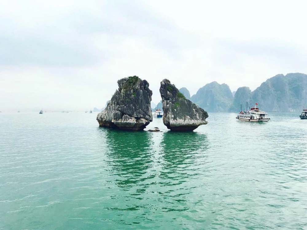 Nơi du lịch lý tưởng vịnh hạ long hòn trống mái