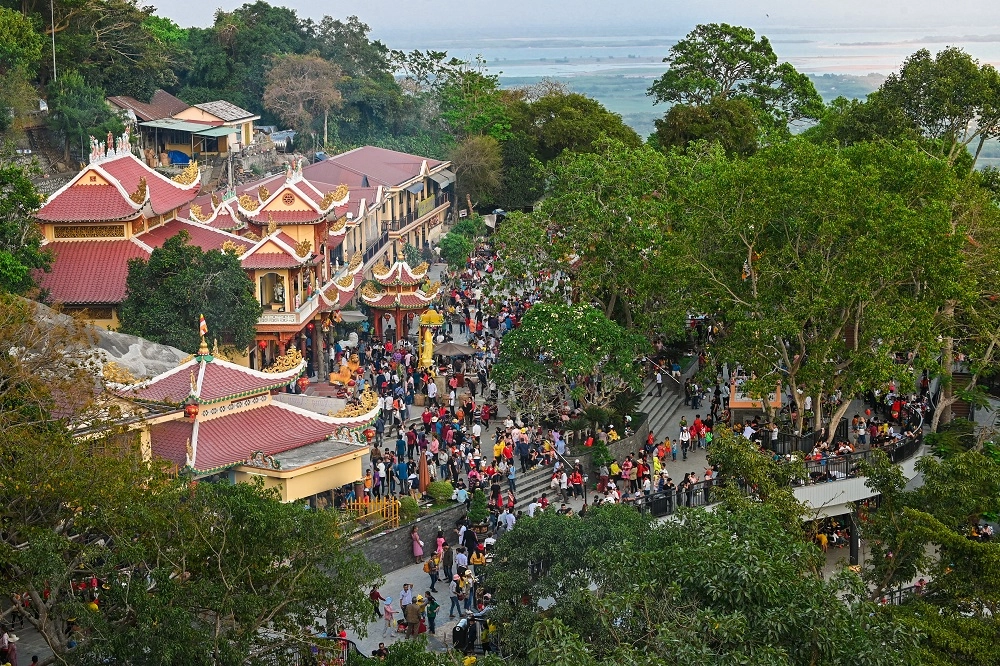 Núi Chùa Bà Đen được mệnh danh nóc nhà Nam