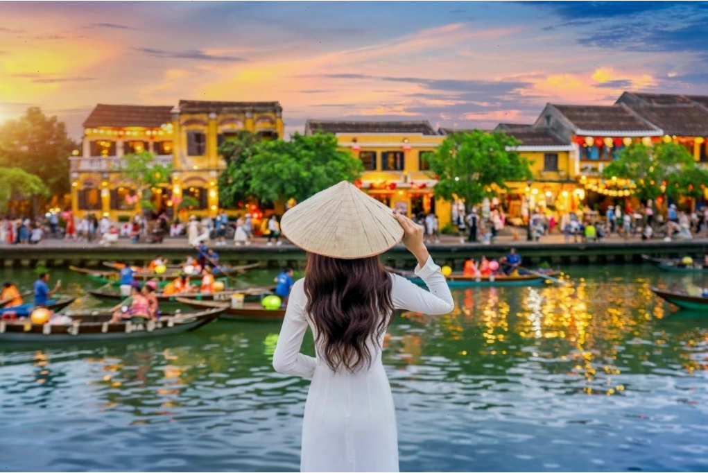 Phố cổ Hội An với những ngôi nhà mái ngói rêu phong