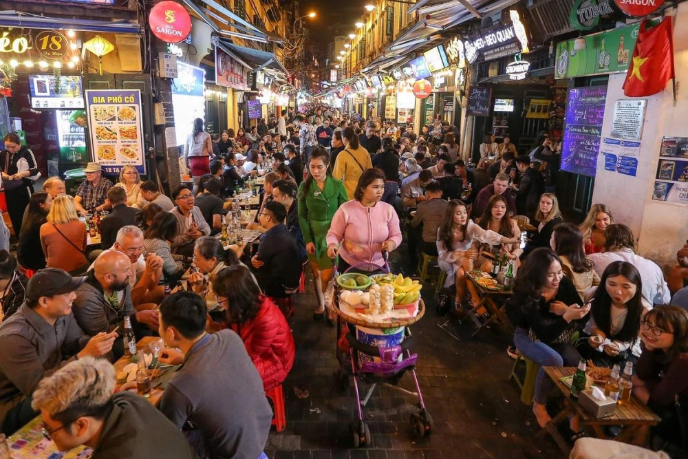 Phố đêm Tạ Hiện náo nhiệt và đầy sức sống mỗi khi đêm về