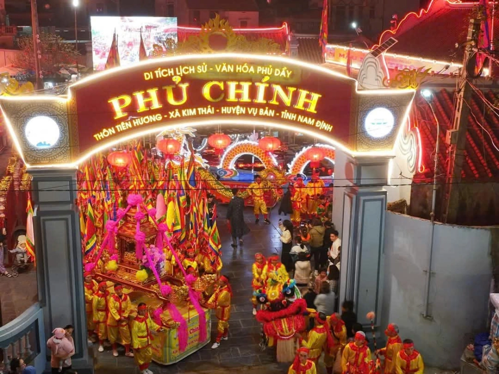 Phủ Dầy Cầu Gì, mong gia đạo bình an thuận lợi