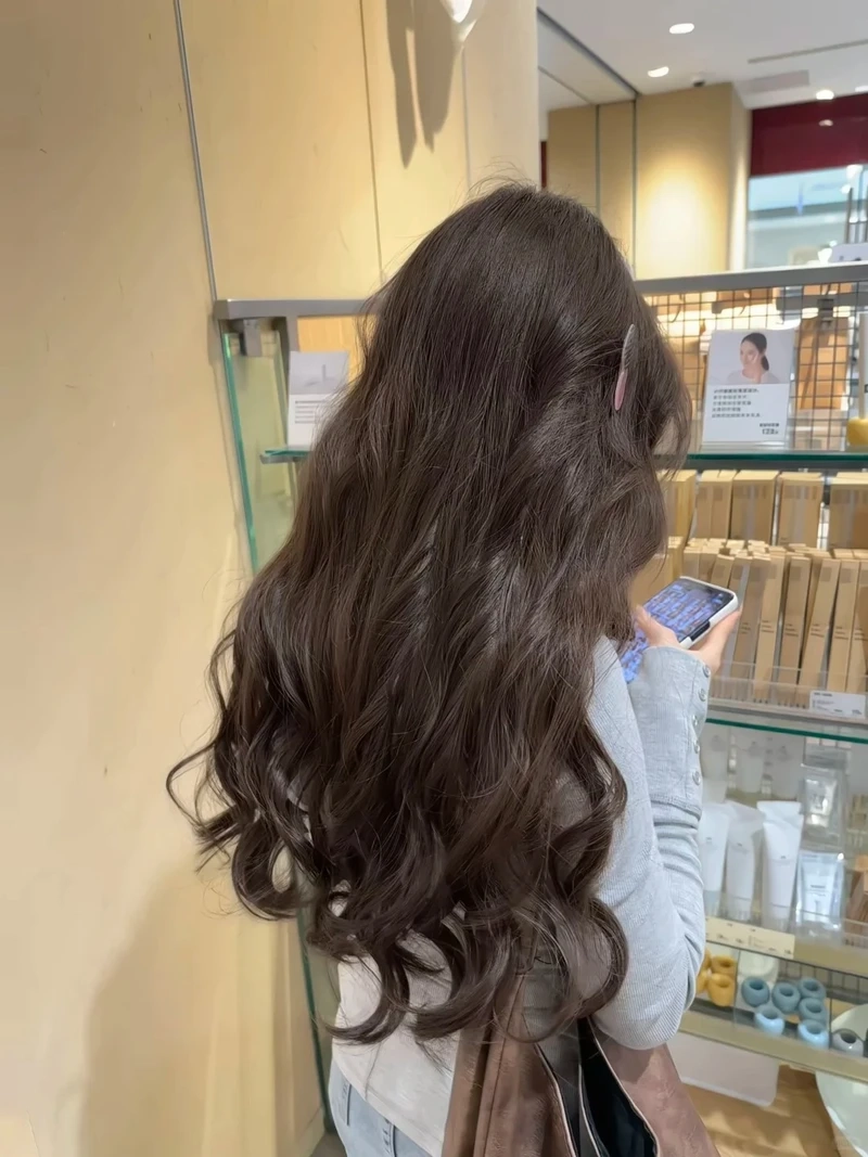 Quyến rũ hơn với tóc nâu socola quyến rũ