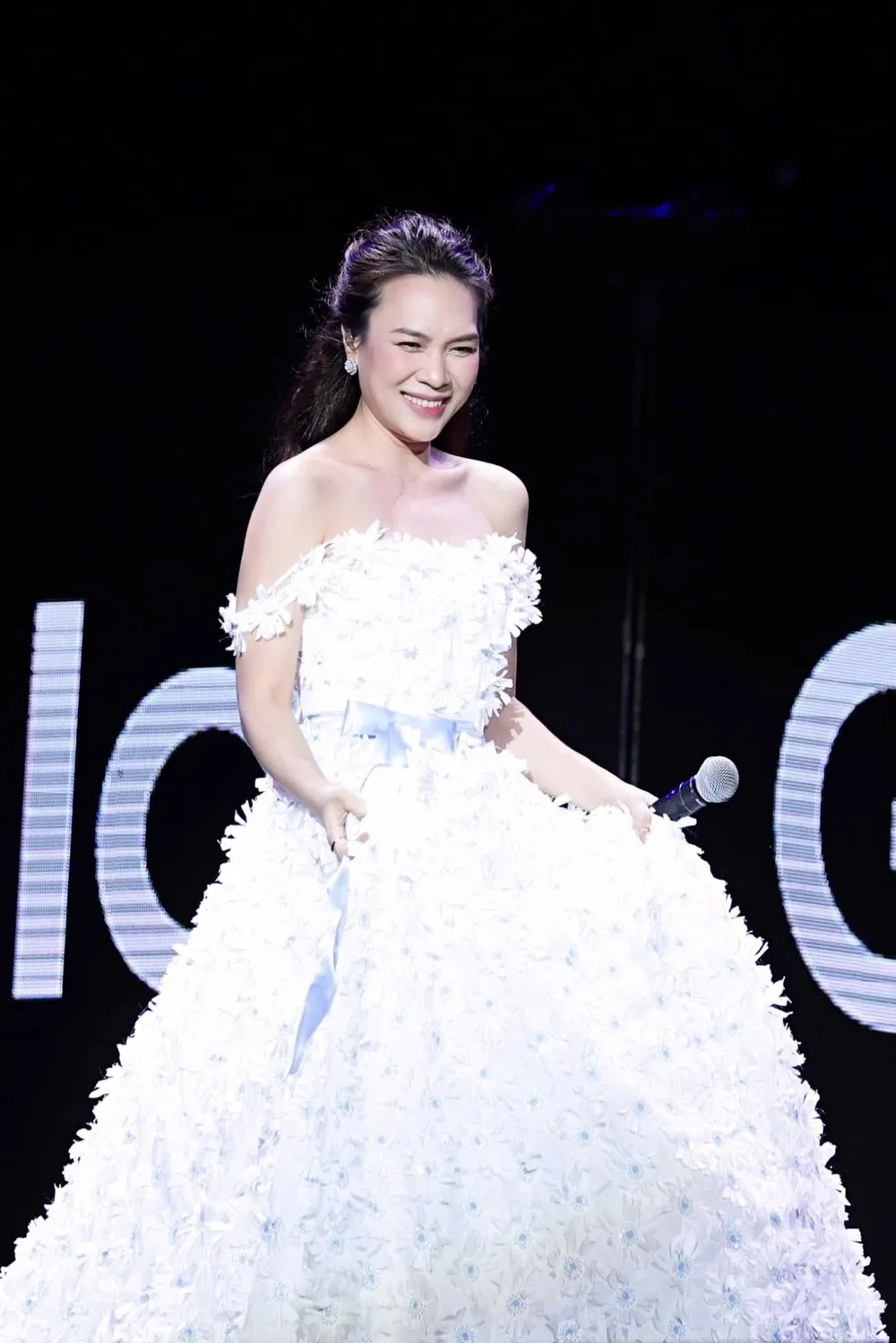 Rơi lệ với bản tình ca hẹn ước từ hư vô Mỹ Tâm
