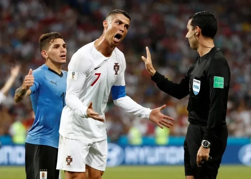Ronaldo meme gif chuyển động gây cười cực mạnh trên mạng xã hội