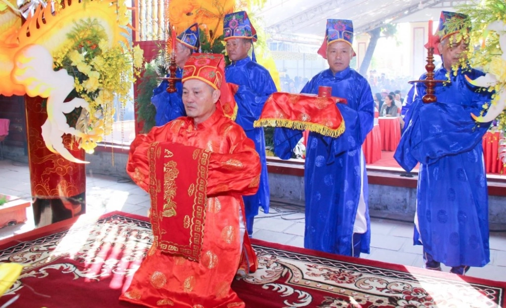 Sắm lễ đền Ông Hoàng Mười, những lễ vật cần chuẩn bị khi thăm đền