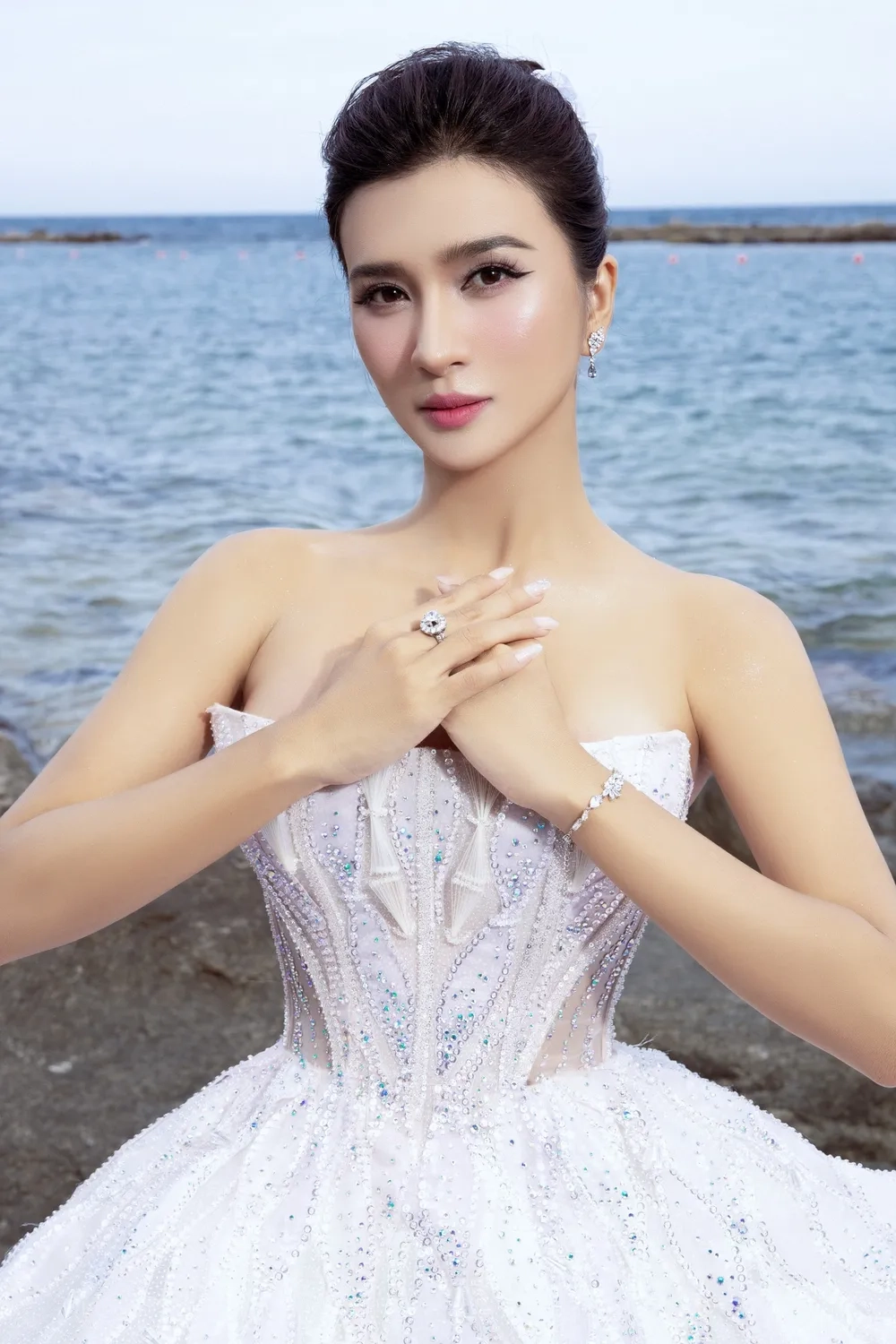 Số đo hình thể lý tưởng khiến Kim Tuyến cao bao nhiêu luôn nổi bật