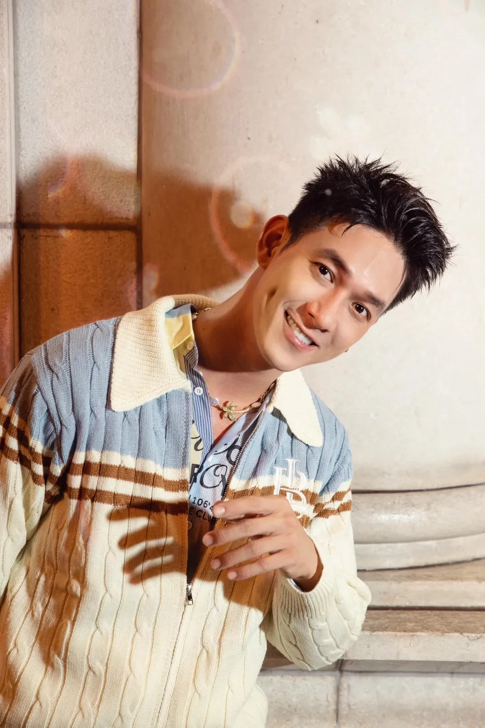 Tận hưởng âm nhạc cùng lời bài hát Song Luân anh thích em như vậy