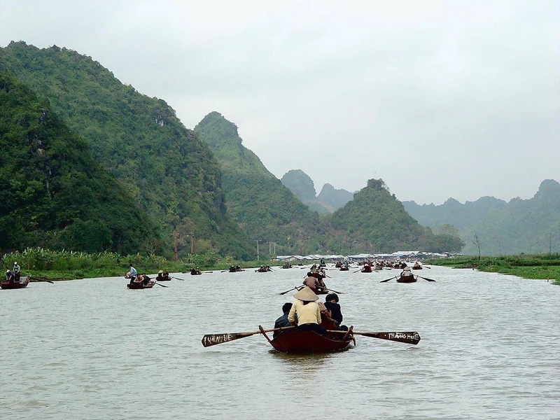 Thả hồn theo khung cảnh chùa hương nên thơ hữu tình