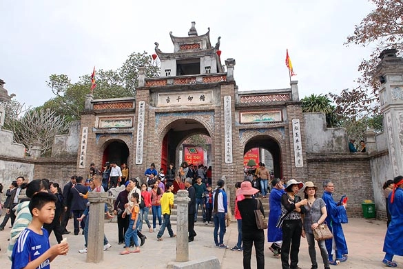 Tham gia lễ hội thành Cổ Loa và khám phá những phong tục độc đáo