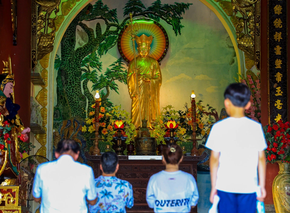 Tham quan chùa linh ứng khám phá vẻ đẹp và sự thanh tịnh tại đây