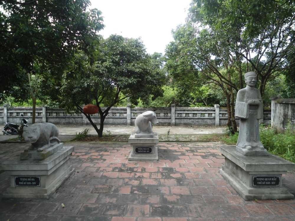 Tham quan nhà Trần tại Đông Triều giúp hiểu thêm lịch sử dân tộc.